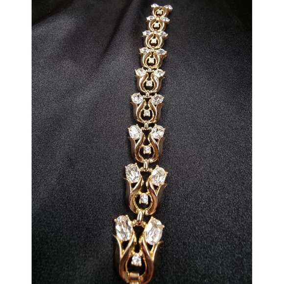 Rare Find Vintage Early 1950s TRIFARI Pat Patern Signed Gold-Tone Bracelet W/ Cl - Picture 4 of 6